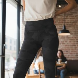 Alo Yoga High-Waist Camo Vapor Legging size XS MSRP $134